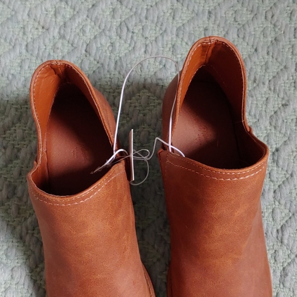 Universal Thread Booties - Picture 6 of 6